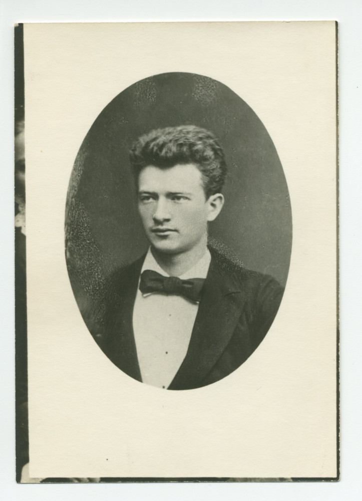 Photographie de Paderewski âgé d'environ 19 ans – détail d'un portrait réalisé avec sa sœur Antonina au cabinet de V. Vilkonski à Varsovie – tirage original (?)