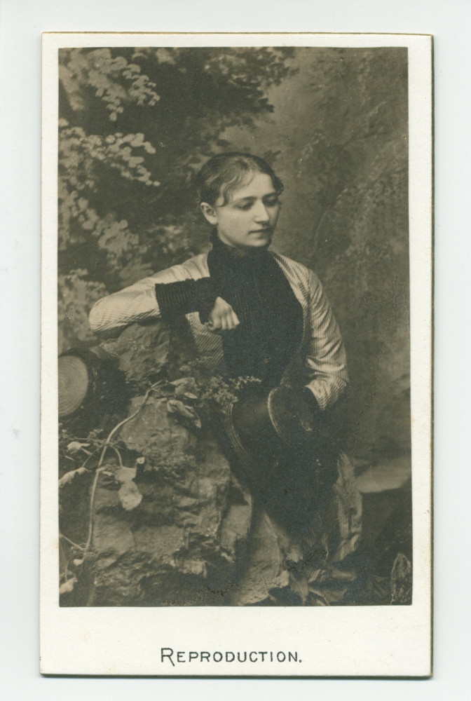 Photographie de la sœur de Paderewski, Antonina, jeune femme – reproduction sur carton réalisée par G. Thibault à Morges