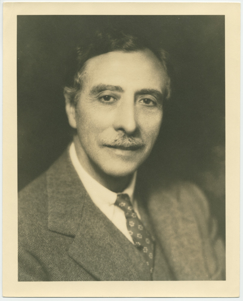 Photographie du pianiste, compositeur et chef d'orchestre américain d'origine suisse Ernest Schelling