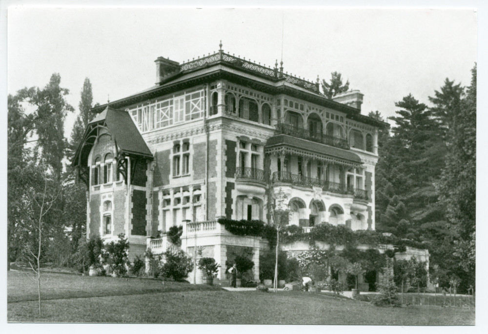 Photographie de l'angle ouest de la villa de Riond-Bosson, sans arbre à l'ouest