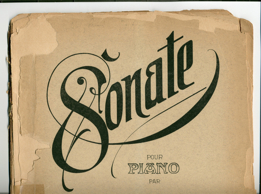 Partition de la «Sonate pour piano» en mi bémol majeur op. 21 de Paderewski (Ed. Bote & G. Bock, Berlin, 1917 [?] – cahier en mauvais état – dédicace «à Son Altesse Impériale et Royale l'Archiduc Charles Etienne»)