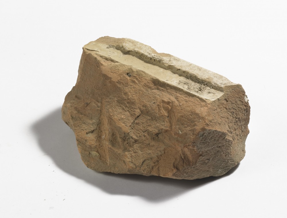 Fragment des ruines de la propriété de Riond-Bosson récupéré avant son dynamitage par l'armée en 1965-1966