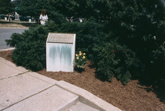 Reportage photographique de la translation de la dépouille mortelle de Paderewski du cimetière national d'Arlington à la cathédrale Saint-Jean de Varsovie, au début de l'été 1992