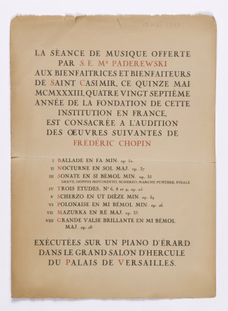 Programme de la séance de musique offerte par Paderewski le 15 mai 1933 dans le grand salon d'Hercule du Palais de Versailles aux bienfaiteurs de l'Œuvre de Saint-Casimir – Avec billet d'entrée et timbre d'annulation daté du 8 mai 1933 au verso