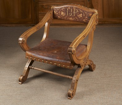 Prie-Dieu pliable de Paderewski incrusté du monogramme «IJP»