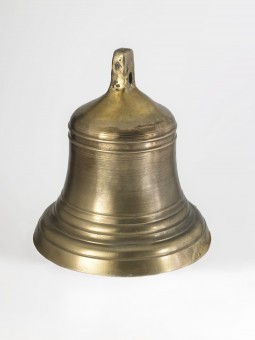 La cloche du jardin de la propriété de Riond-Bosson récupérée avant son dynamitage par l'armée en 1965-1966