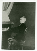 Photographie au piano du jeune Paderewski âgé d'environ 11 ans