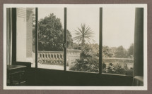 Photographie de la terrasse sud (vue depuis l'intérieur) de la villa de Riond-Bosson en 1935