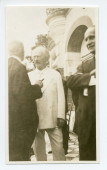 Photographie de Paderewski discutant avec Henryk Opienski sur la terrasse de Riond-Bosson, lors d'une fête de la Saint-Ignace (31 juillet)