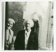 Photographie de Paderewski avec la cantatrice Marguerite Rosset sur la terrasse de Riond-Bosson