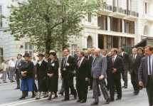 Reportage photographique de la translation de la dépouille mortelle de Paderewski du cimetière national d'Arlington à la cathédrale Saint-Jean de Varsovie, au début de l'été 1992