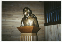 Photographie du buste de Paderewski trônant dans la salle de concert de la Philharmonie Paderewski de Bydgoszcz (réputée pour son excellente acoustique)