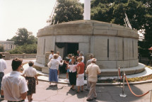 Reportage photographique de la translation de la dépouille mortelle de Paderewski du cimetière national d'Arlington à la cathédrale Saint-Jean de Varsovie, au début de l'été 1992