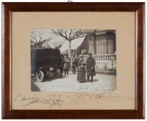 Photographie dédicacée «en souvenir des Fêtes de Vevey» données du 19 au 23 mai 1913 au Casino du Rivage en l'honneur de Camille Saint-Saëns, avec Hélène et Ignace Paderewski, et au second plan Gustave Doret et Eugène Couvreu (avec le chapeau melon) (date