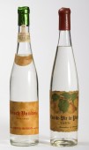 Bouteilles (pleines) de kirsch vaudois «très vieux» et d'eau-de-vie de poire «vieille» issues de la production du domaine de Riond-Bosson